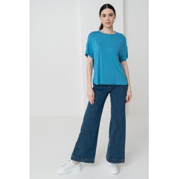 Tricou reguler fit cu decolteu la baza gatului
