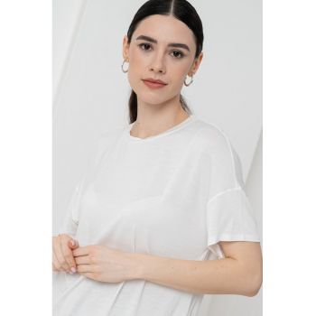 Tricou reguler fit cu decolteu la baza gatului