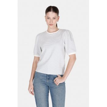 Bluza cu model in dungi si decolteu la baza gatului