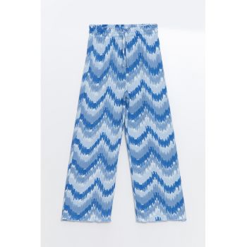 Pantaloni cu croiala ampla si model