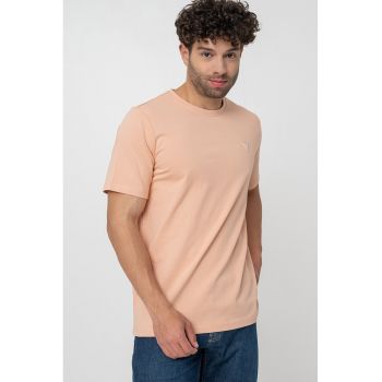 Tricou cu decolteu la baza gatului