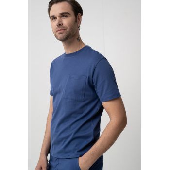 Tricou cu decolteu la baza gatului si buzunar pe piept