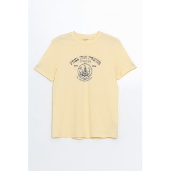 Tricou cu decolteu la baza gatului si imprimeu grafic