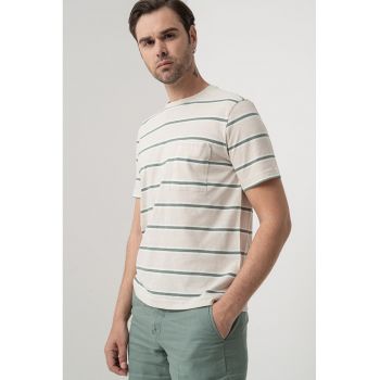 Tricou cu decolteu la baza gatului si imprimeu in dungi