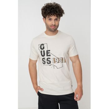 Tricou cu decolteu la baza gatului si logo