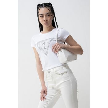 Tricou cu decolteu la baza gatului si logo cu strasuri