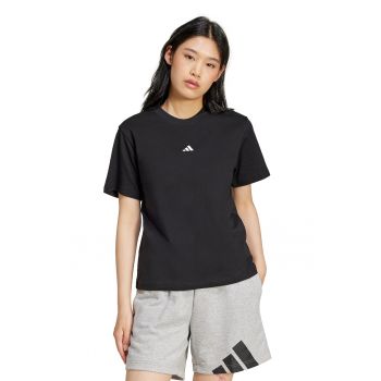 Tricou cu decolteu la baza gatului si logo discret