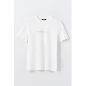 Tricou cu decolteu la baza gatului