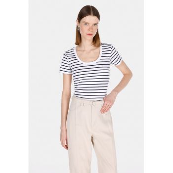 Tricou cu decolteu rotund si model in dungi