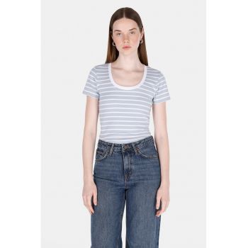 Tricou cu decolteu rotund si model in dungi