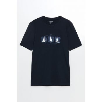 Tricou cu imprimeu grafic si text