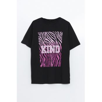 Tricou lejer cu model grafic