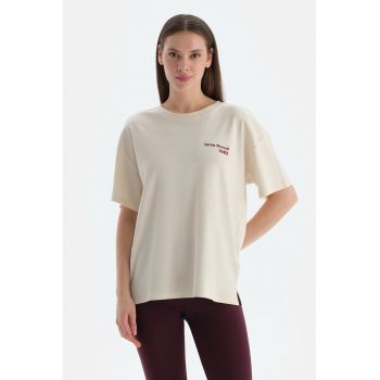 Tricou lejer cu text brodat pe piept