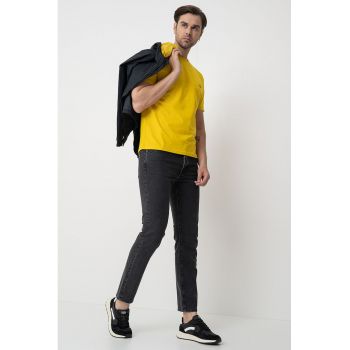 Tricou regular fit cu decolteu la baza gatului