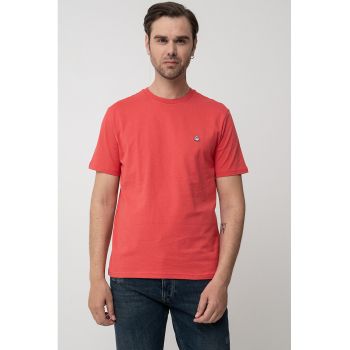 Tricou regular fit cu decolteu la baza gatului