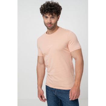 Tricou slim fit cu decolteu la baza gatului