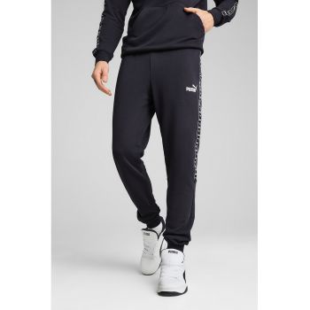 Pantaloni de trening cu croiala conica si buzunare laterale