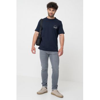 Tricou cu decolteu la baza gatului si buzunar pe piept