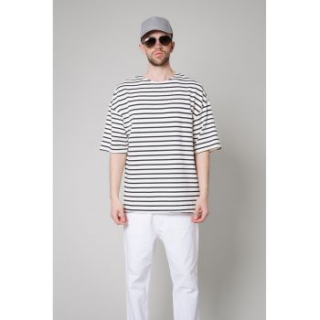 Tricou cu decolteu la baza gatului si model in dungi