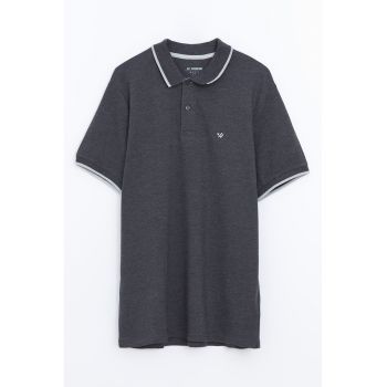 Tricou polo cu fenta cu nasturi