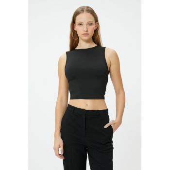 Top crop cu decupaj