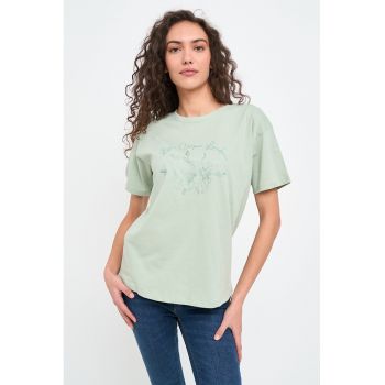 Tricou regular fit cu model floral