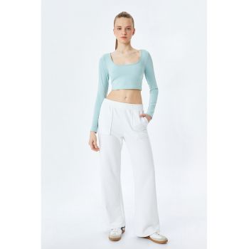 Bluza crop cu decupaj pe spate