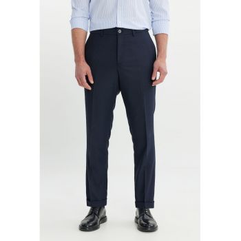 Pantaloni conici cu talie medie
