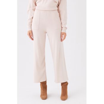 Pantaloni crop cu croiala ampla