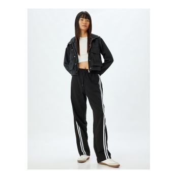 Pantaloni de trening cu croiala ampla si talie inalta