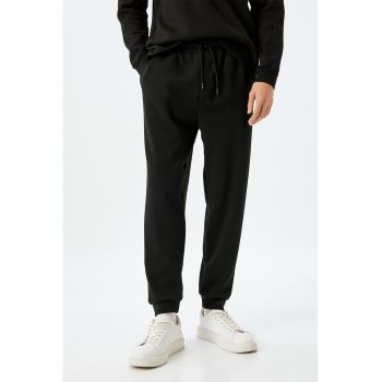 Pantaloni de trening cu talie medie