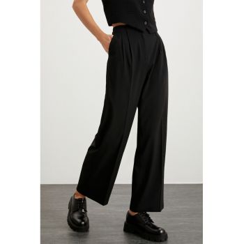 Pantaloni eleganti cu croiala ampla