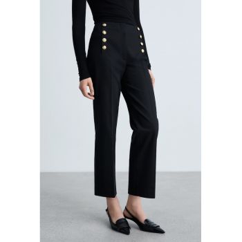 Pantaloni drepti cu nasturi decorativi