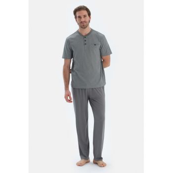 Pijama din amestec de bumbac cu fenta cu nasturi