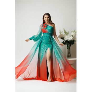 Rochie lunga din voal verde-rosu in degradee cu print si floare pe bust