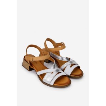 Sandale dama din piele alba cu argintiu si bareta maro