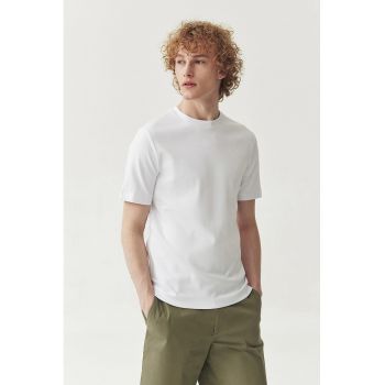 Tricou uni cu decolteu la baza gatului