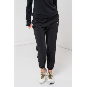 Pantaloni cu tehnologie Dri-FIT pentru alergare