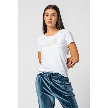 Tricou cu decolteu rotund si logo cu nituri