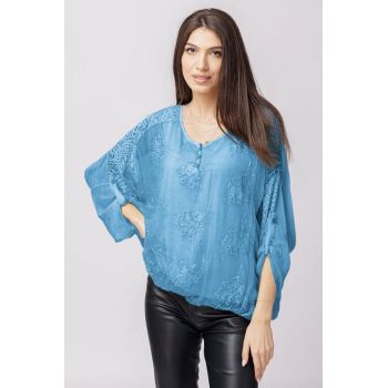Bluza din matase naturala albastru jeans brodata si dantela pe spate si nasturei