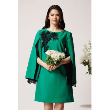 Rochie LaDonna eleganta din stofa verde cu dantela chantilly la maneci si pe bust