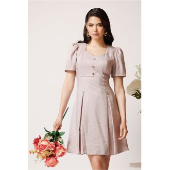 Rochie Moze scurta din brocard bej cu nasturi decorativi