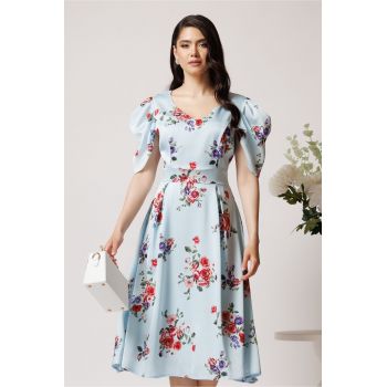 Rochie vaporoasa din satin bleu cu trandafiri roz