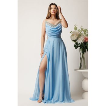 Rochie lunga bleu din voal in clos cu strasuri la bust si tull trasparent