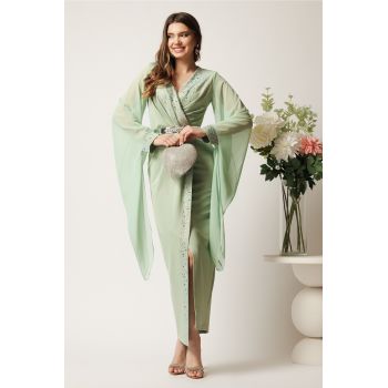 Rochie lunga verde mint din stofa petrecuta cu strasuri si maneci din voal