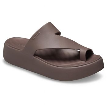 Papuci Crocs Getaway Platform Toe Loop Maro - Truffle