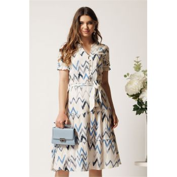 Rochie alba cu print zig-zag albastru in clos cu cordon in talie