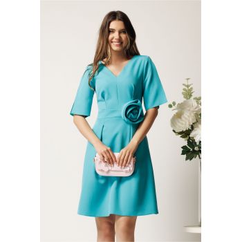 Rochie scurta turcoaz din stofa cu trandafir si pliuri in talie- Moze