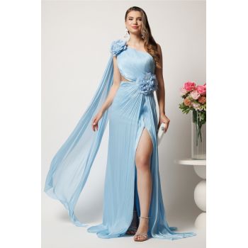 Rochie lunga bleu din voal creponat cu flori maxi in talie si pe umar ieftina