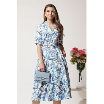 Rochie midi alba in clos cu imprimeu bleu si cordon in talie